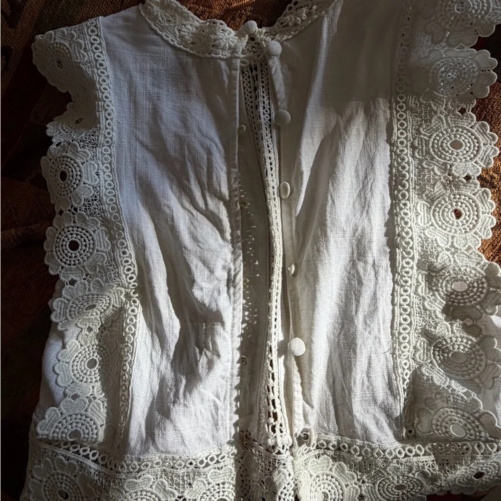 Forever 21 White Crochet Lace Blouse with Cream Trim - Picture 4 of 5
